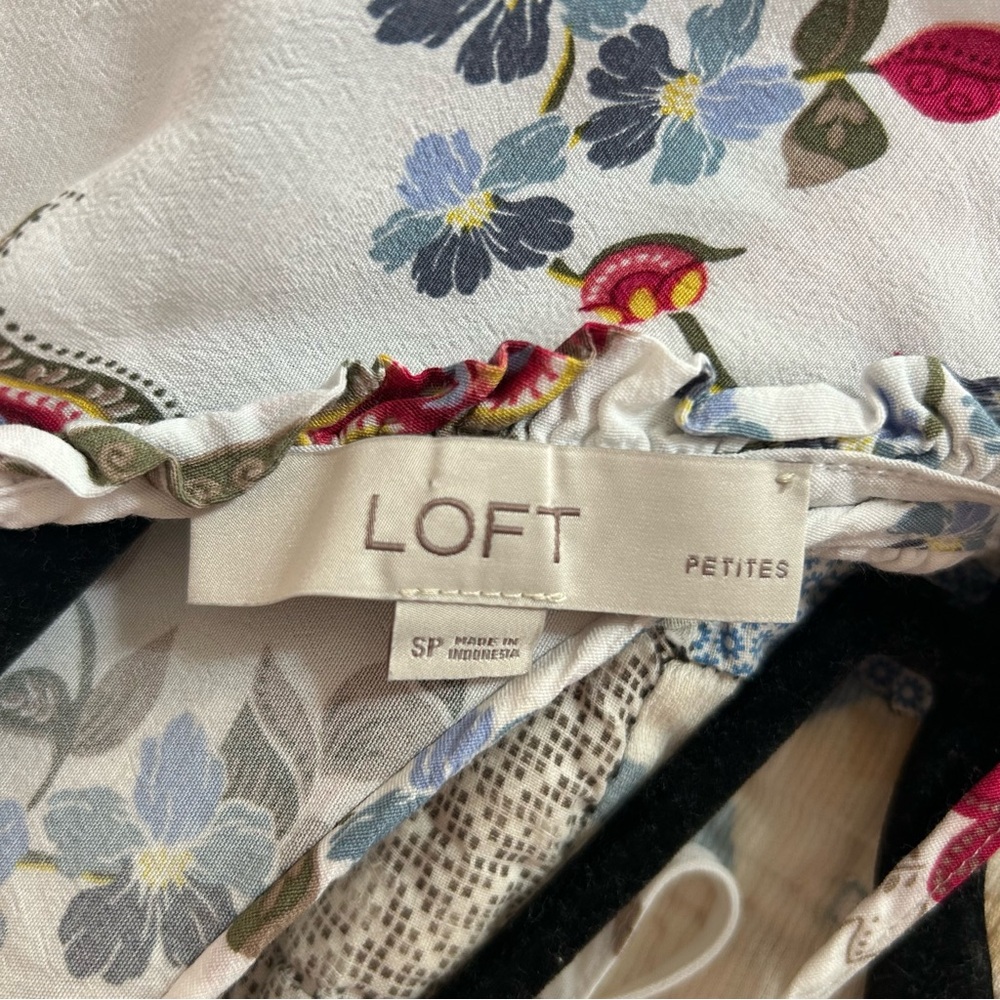 Floral Loft‎ blouse; size: small petite - Picture 6 of 6